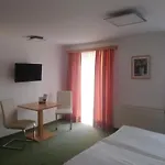 哈斯尔古特旅馆 3*